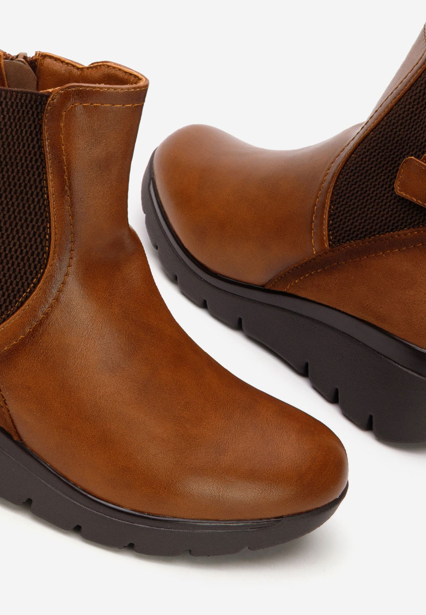 Brązowe botki na koturnie Ritama