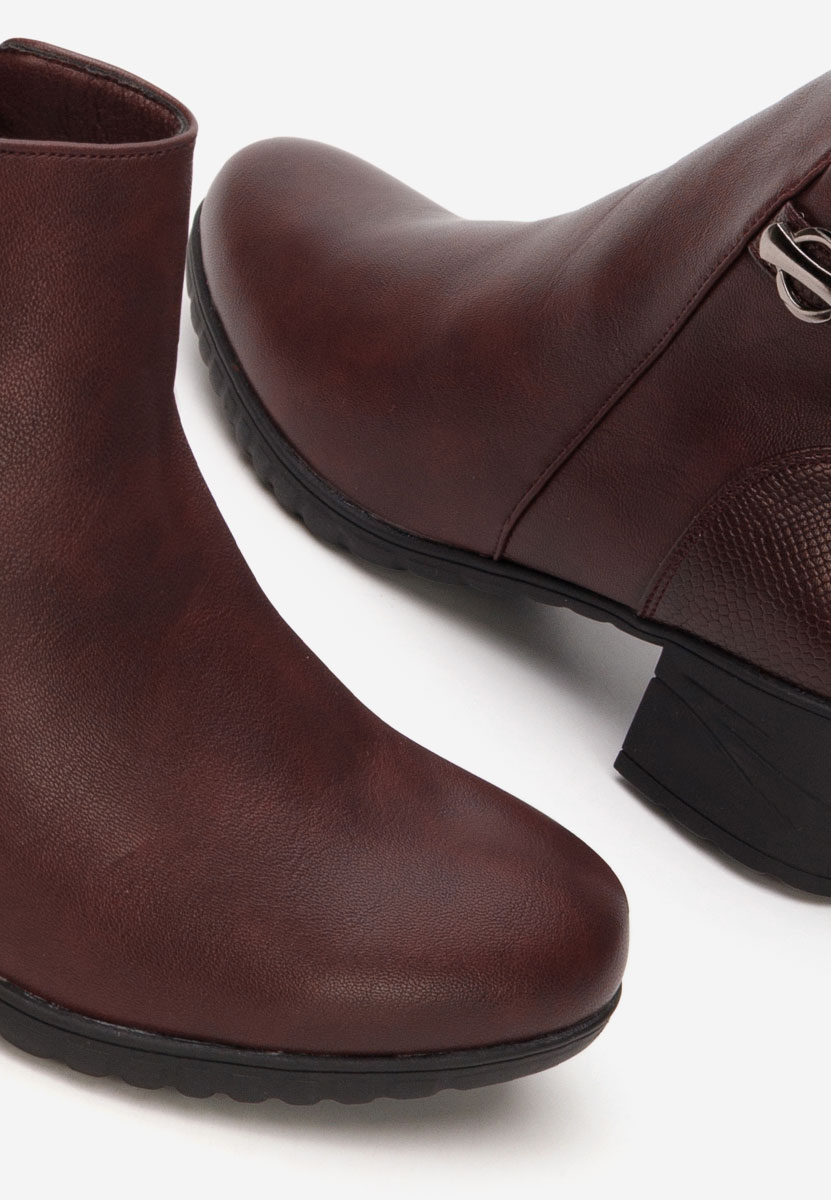 Bordowe botki na słupku Doviera