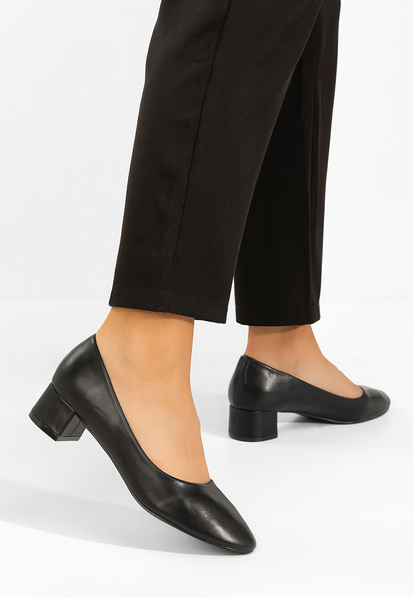 Czarne czółenka na niskim obcasie Carmira