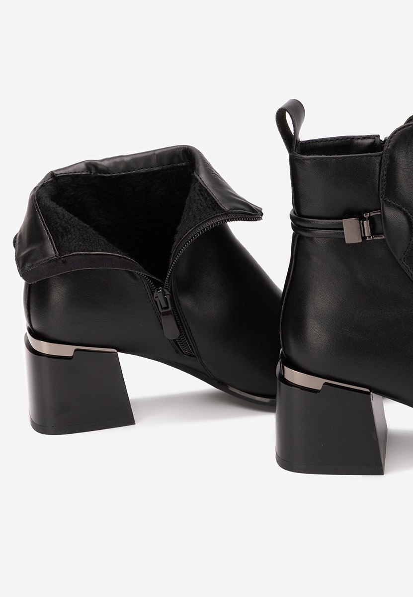 Czarne botki na słupku Selvoria
