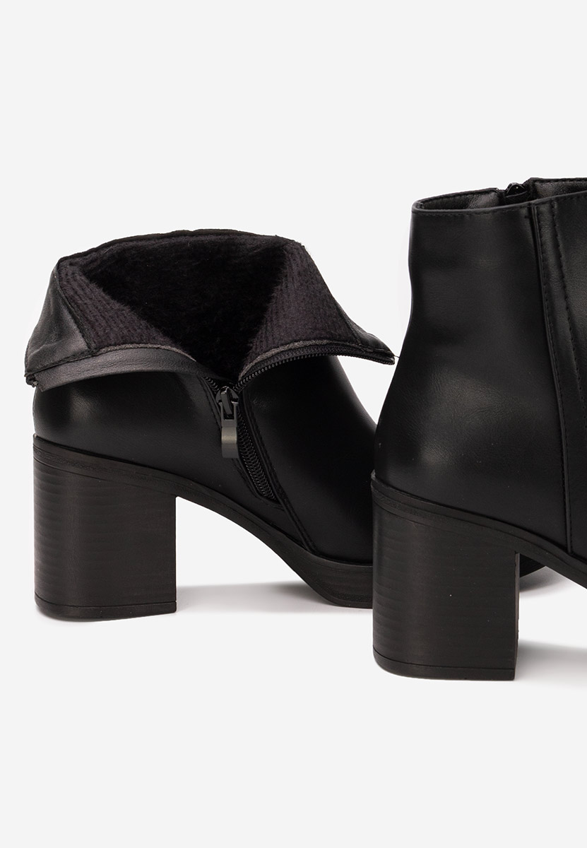 Czarne botki na słupku Denisia