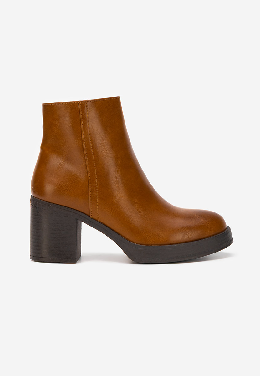 Camelowe botki na słupku Denisia