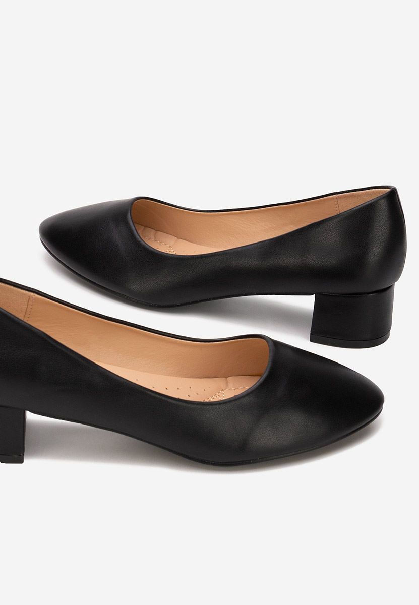 Czarne czółenka na niskim obcasie Carmira