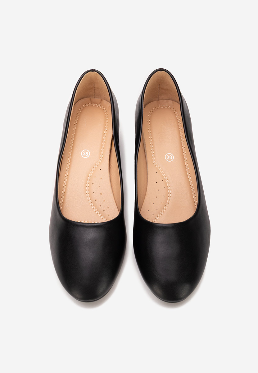 Czarne czółenka na niskim obcasie Carmira