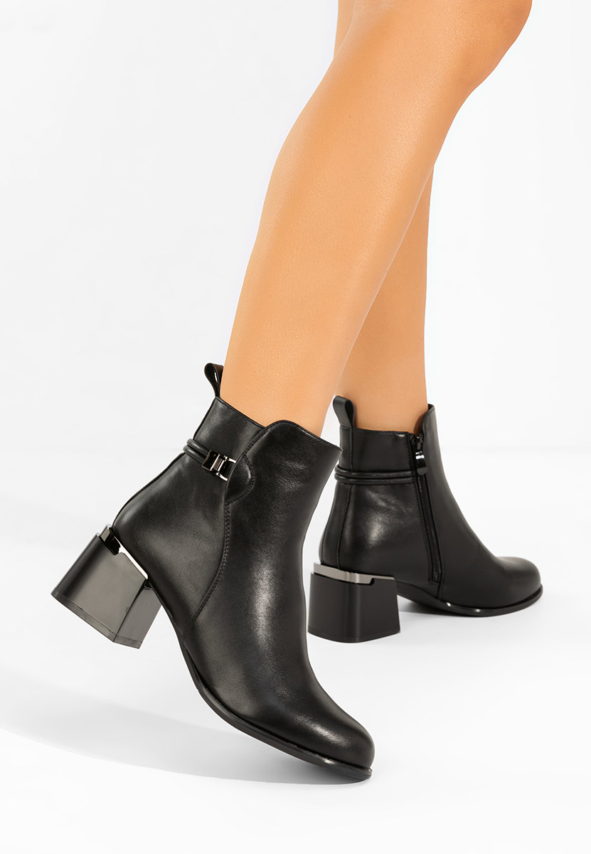 Czarne botki na słupku Selvoria