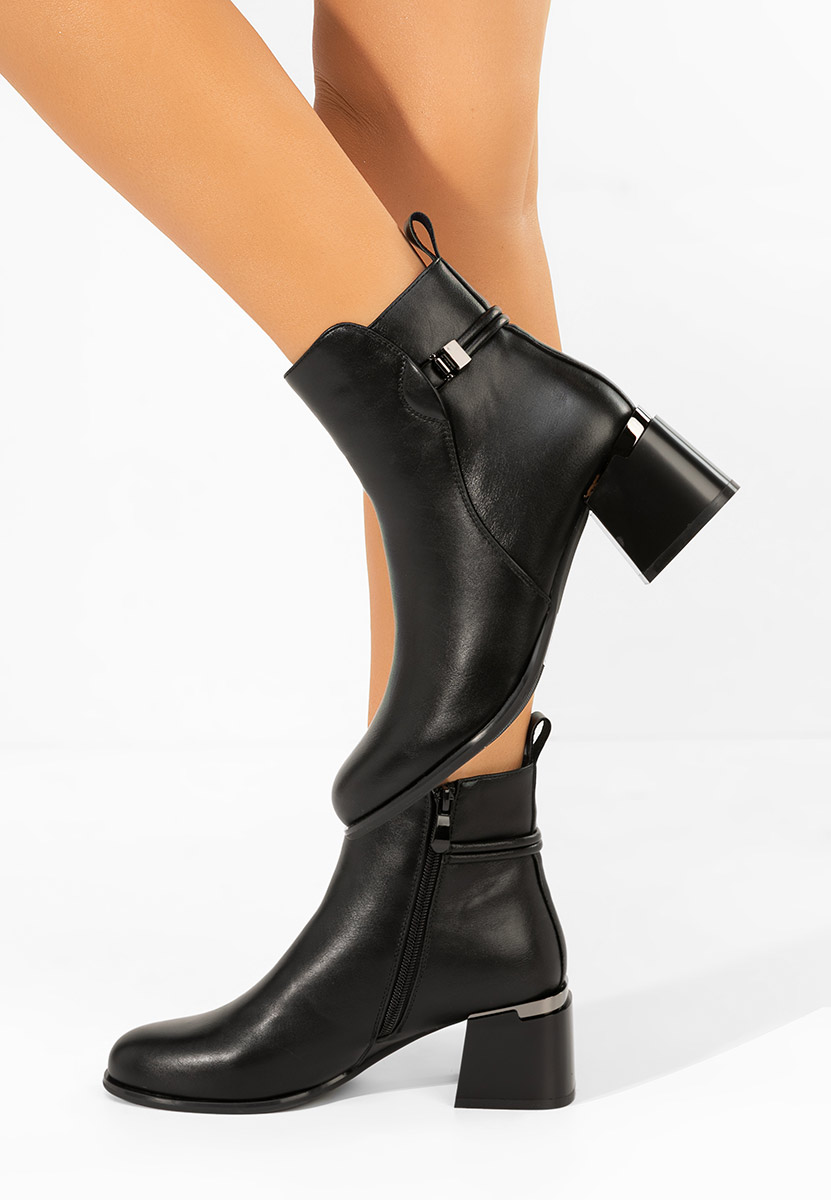 Czarne botki na słupku Selvoria