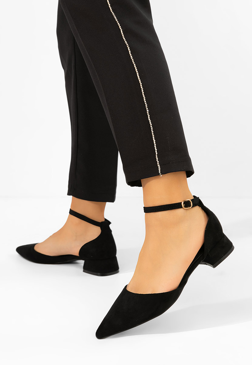 Czarne czółenka na słupku Rubenia