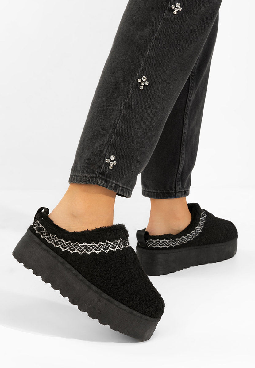 Czarne klapki na platformie Aronna