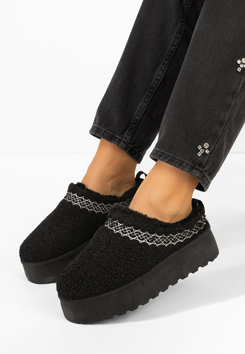 Czarne klapki na platformie Aronna