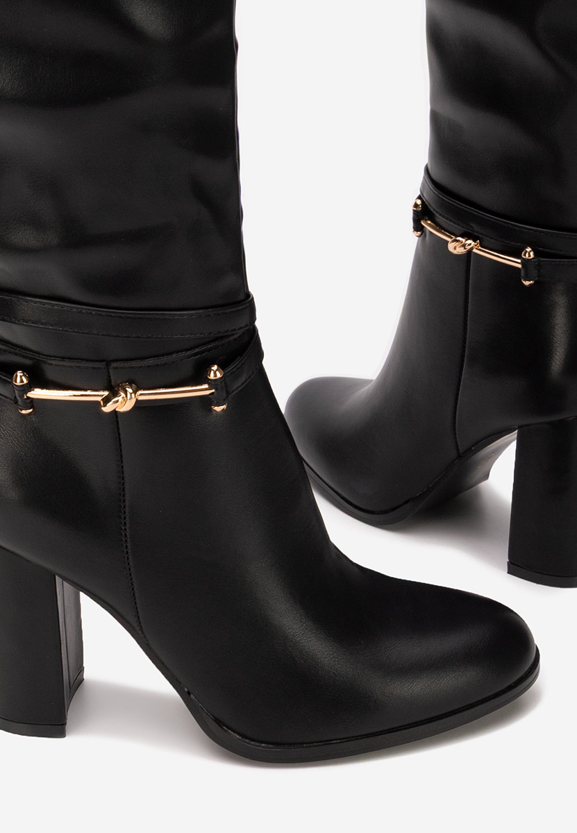 Czarne kozaki na słupku Dresara