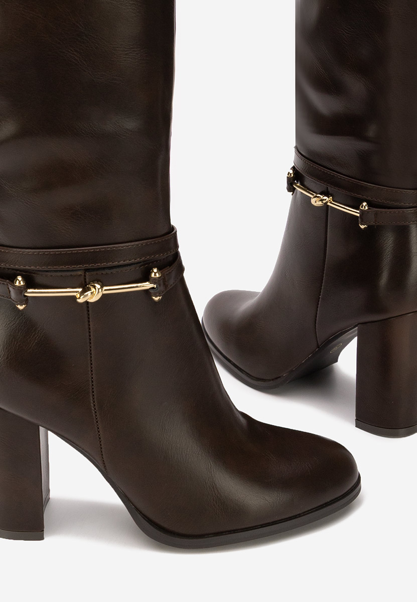 Brązowe kozaki na słupku Dresara