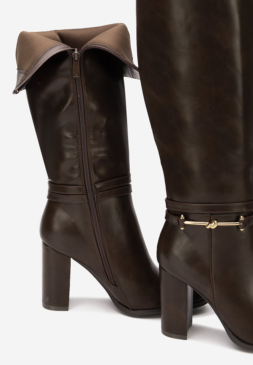 Brązowe kozaki na słupku Dresara