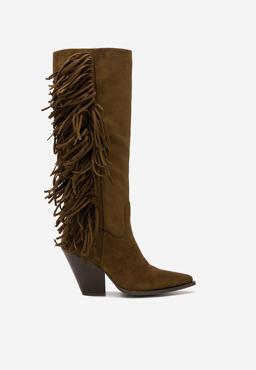 Camelowe kozaki na słupku Brania