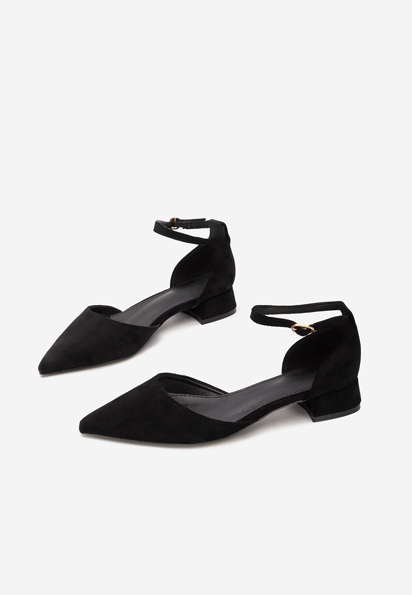 Czarne czółenka na słupku Rubenia