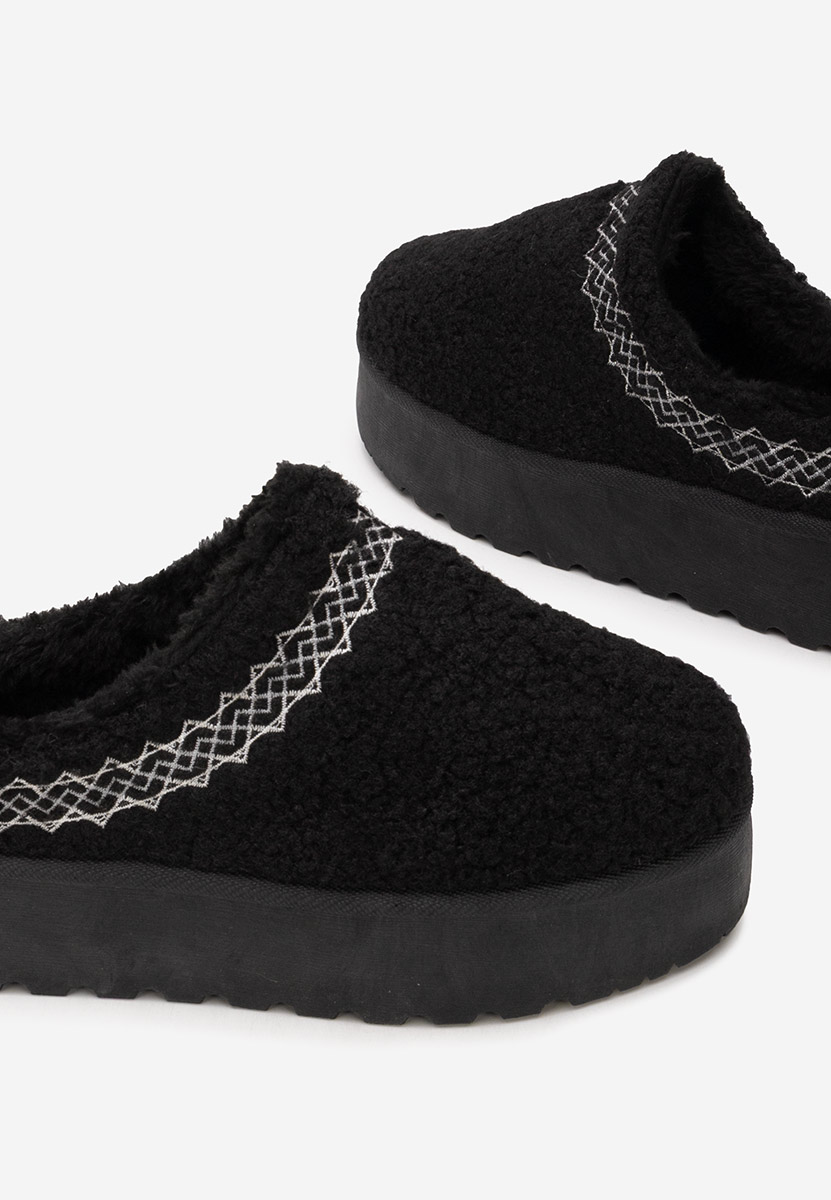 Czarne klapki na platformie Aronna