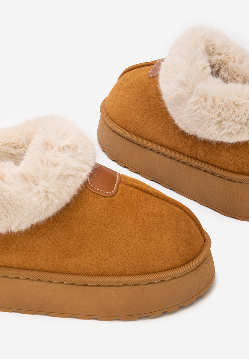 Camelowe botki na platformie Elarva