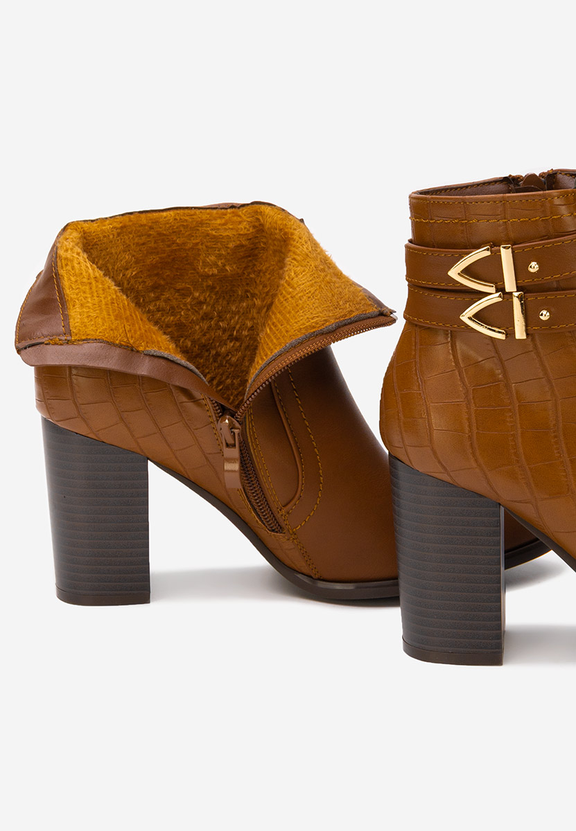 Camelowe botki na słupku Theodore