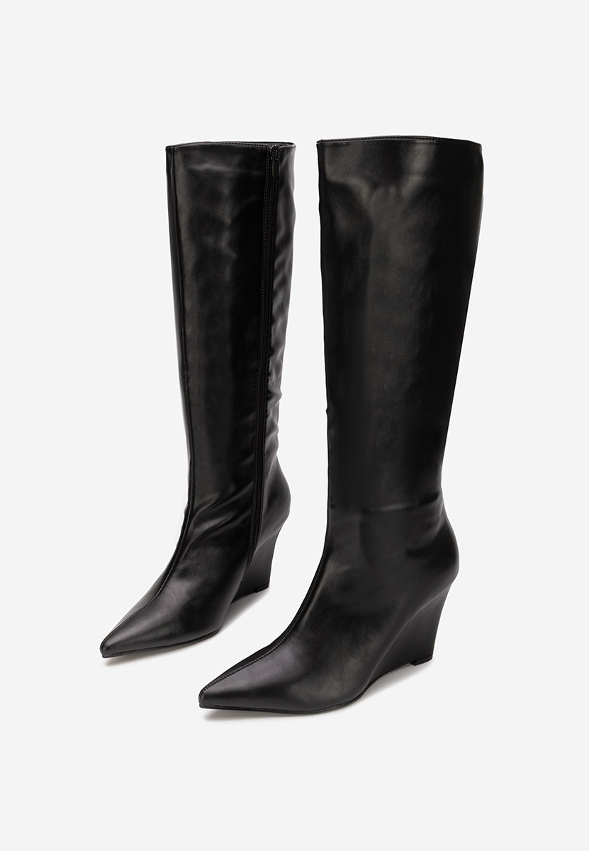 Czarne kozaki na koturnie Daryana