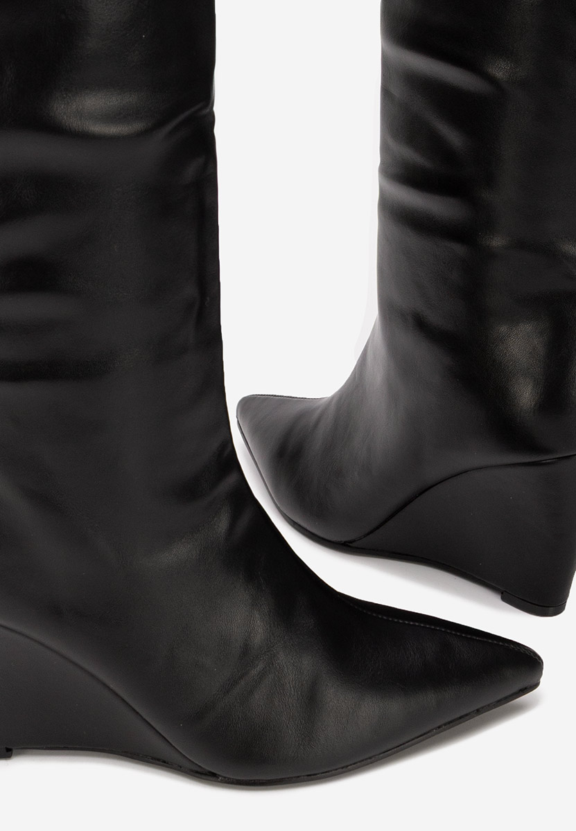 Czarne kozaki na koturnie Daryana