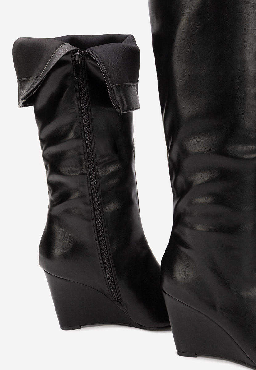 Czarne kozaki na koturnie Daryana