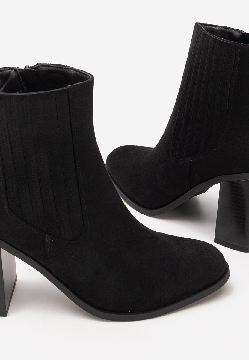 Czarne botki na słupku Elowyn