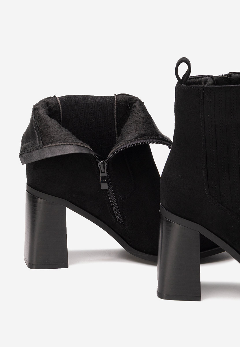 Czarne botki na słupku Elowyn