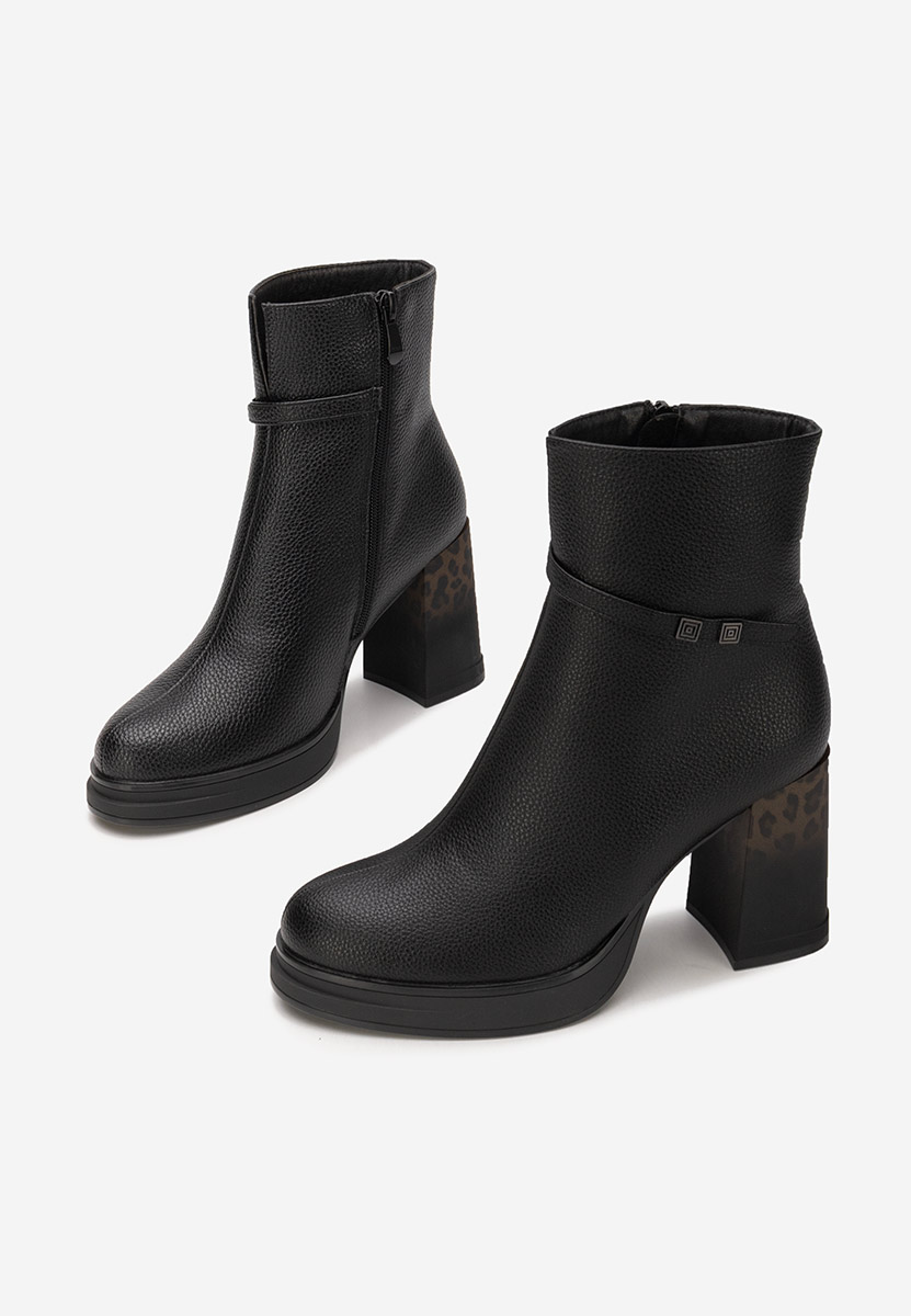 Czarne botki na słupku Rannia