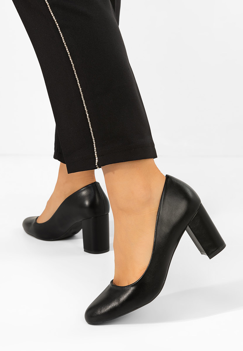 Czarne czółenka na słupku Jamelia