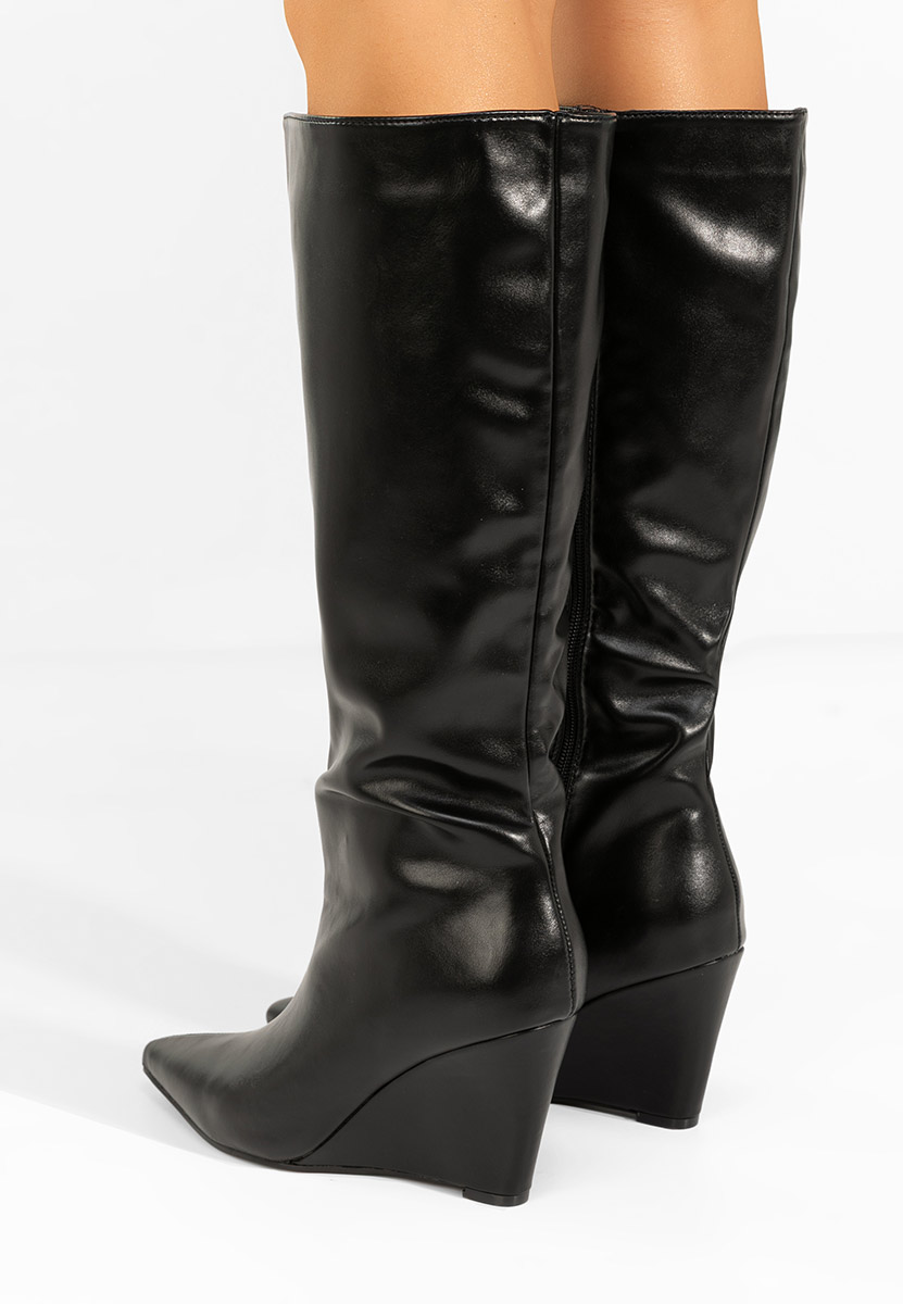 Czarne kozaki na koturnie Daryana