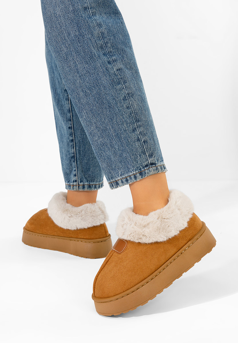 Camelowe botki na platformie Elarva