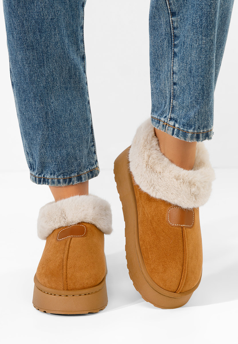 Camelowe botki na platformie Elarva