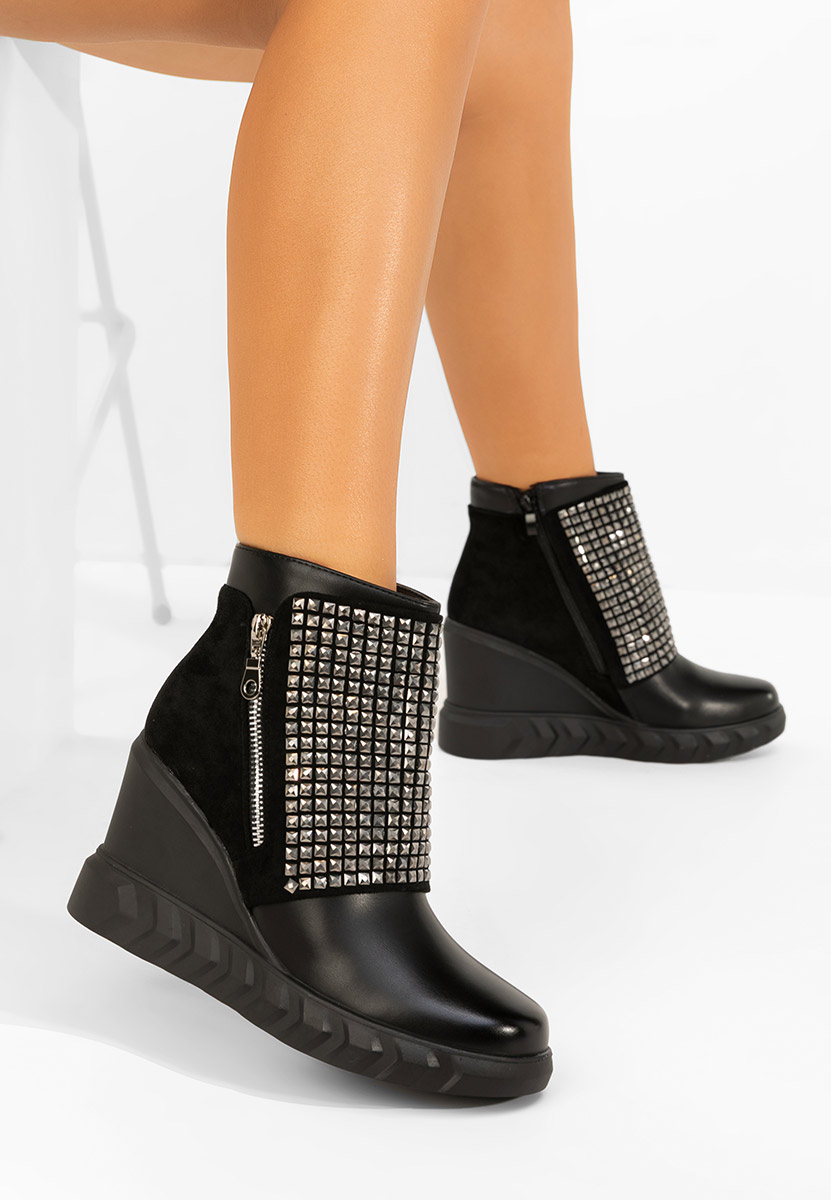 Czarne botki na koturnie Ismelora