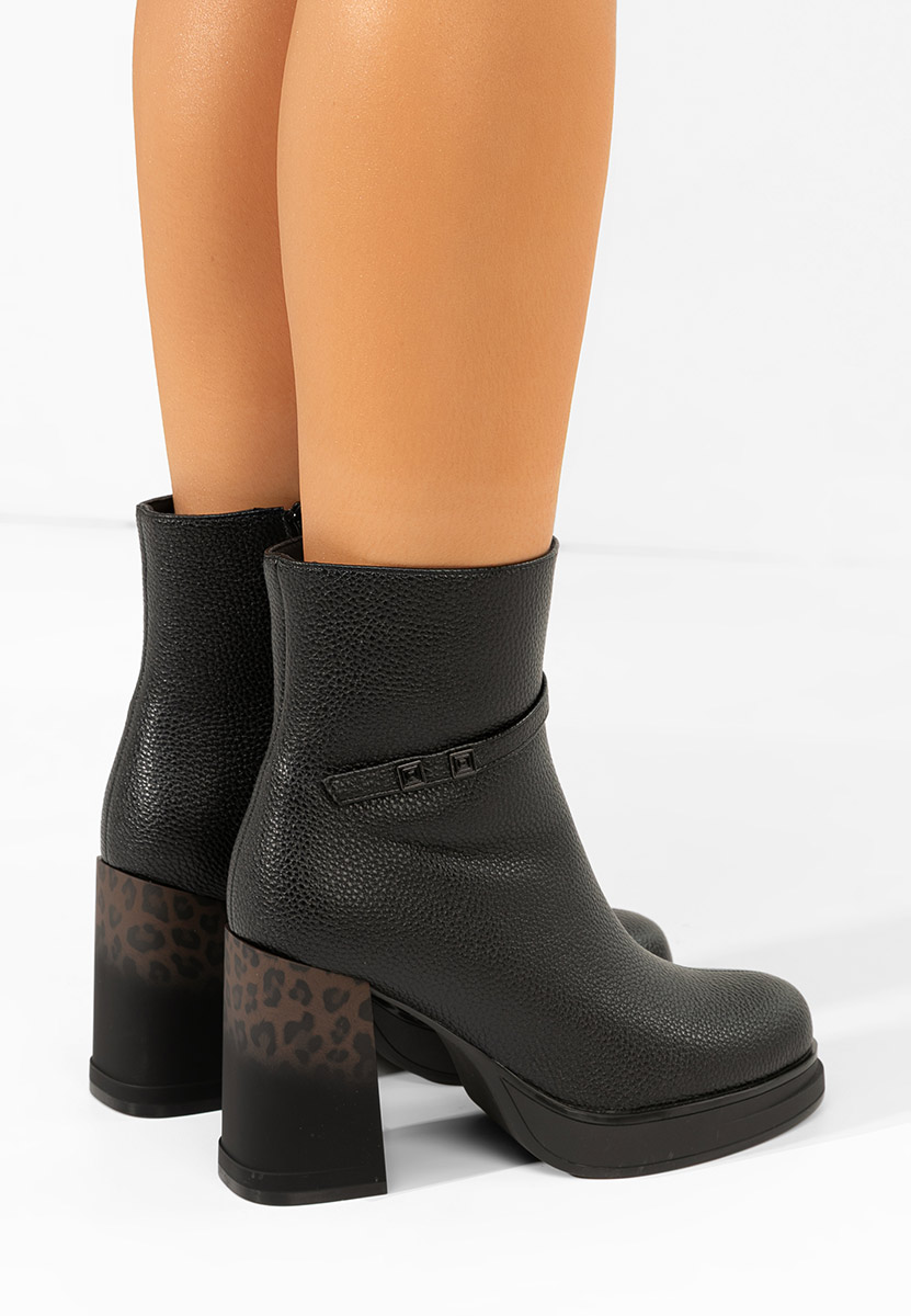 Czarne botki na słupku Rannia V2