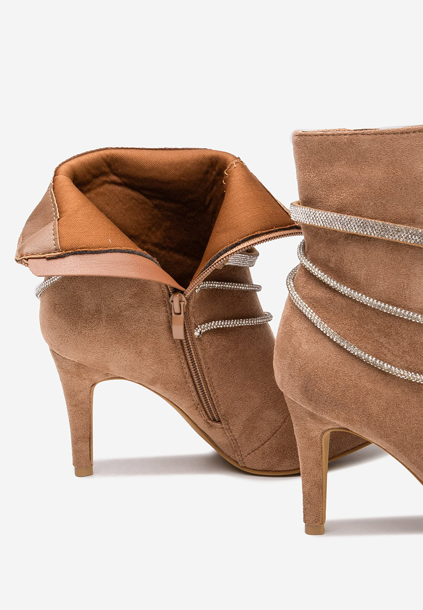 Camelowe botki na obcasie Lorreta