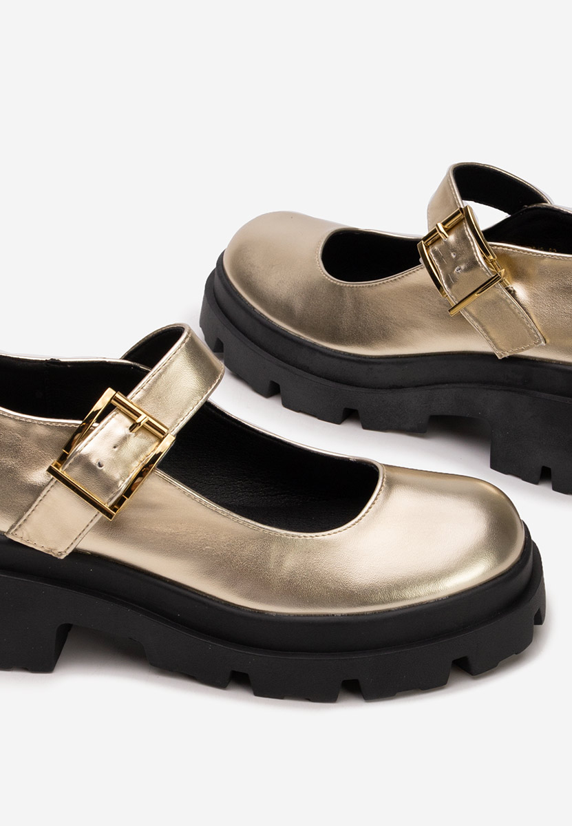 Złote czółenka na platformie Masovia