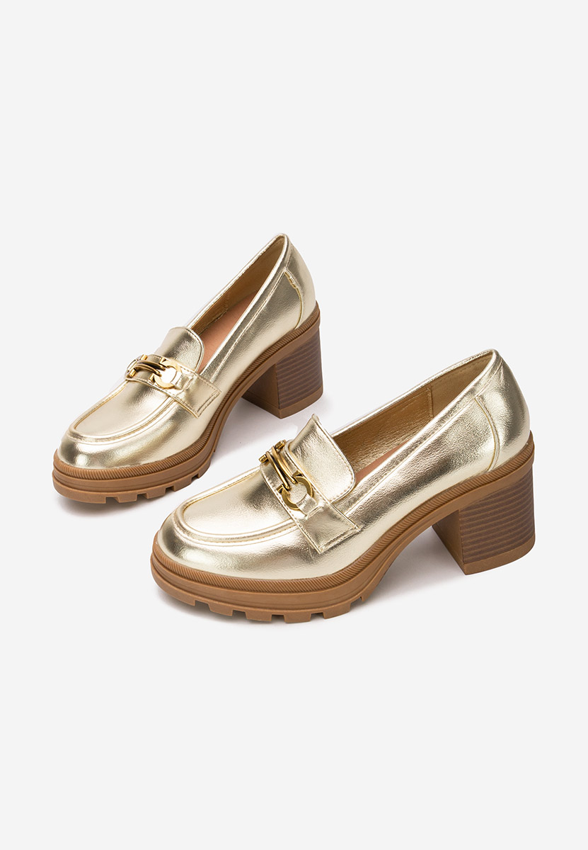 Złote mokasyny na słupku Nakata