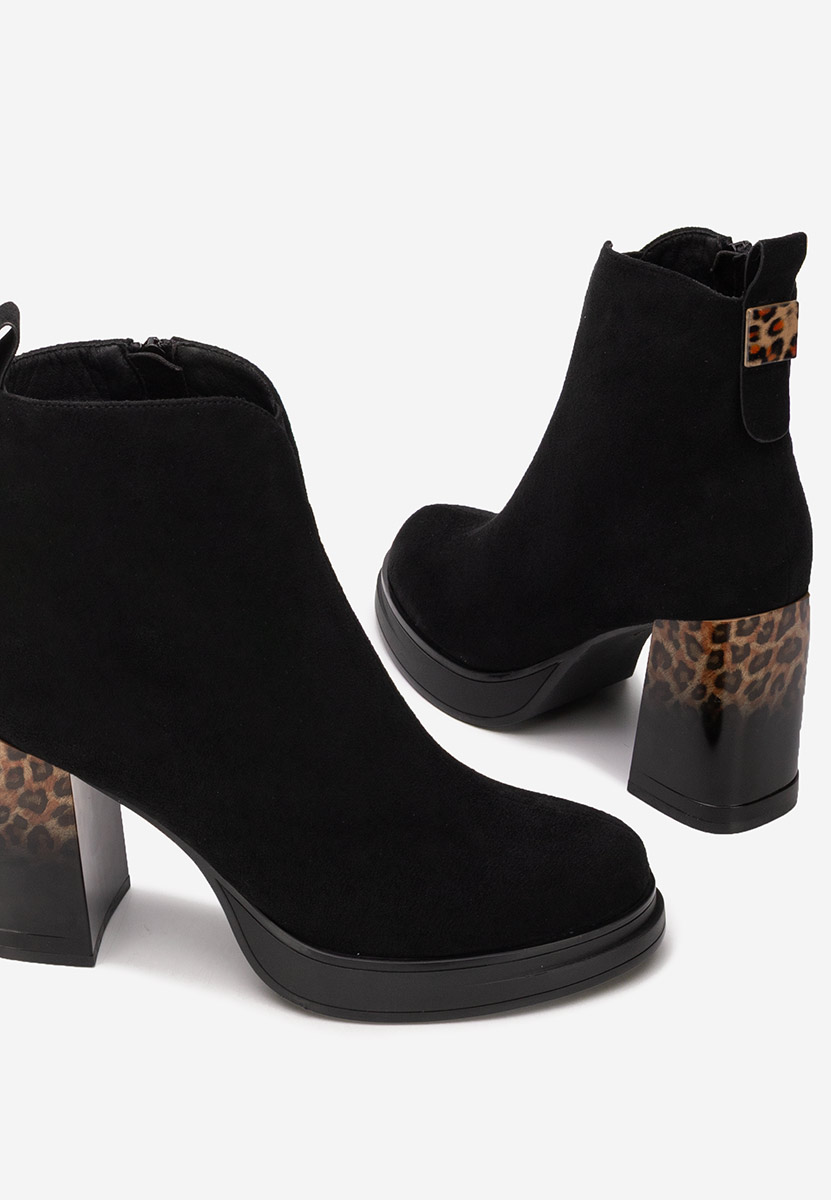 Czarne botki na słupku Astonia