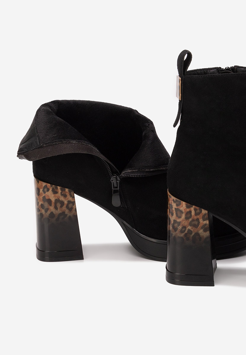 Czarne botki na słupku Astonia