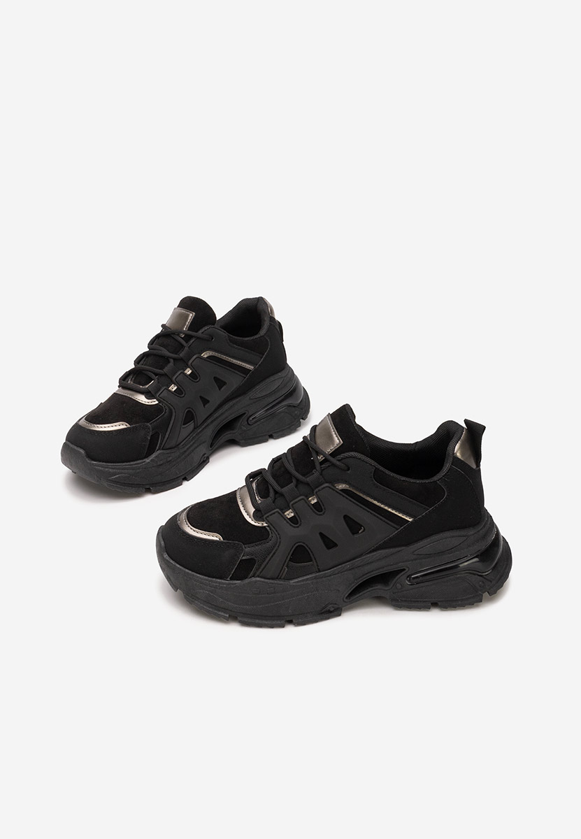 Czarne sneakersy na koturnie Alverisa