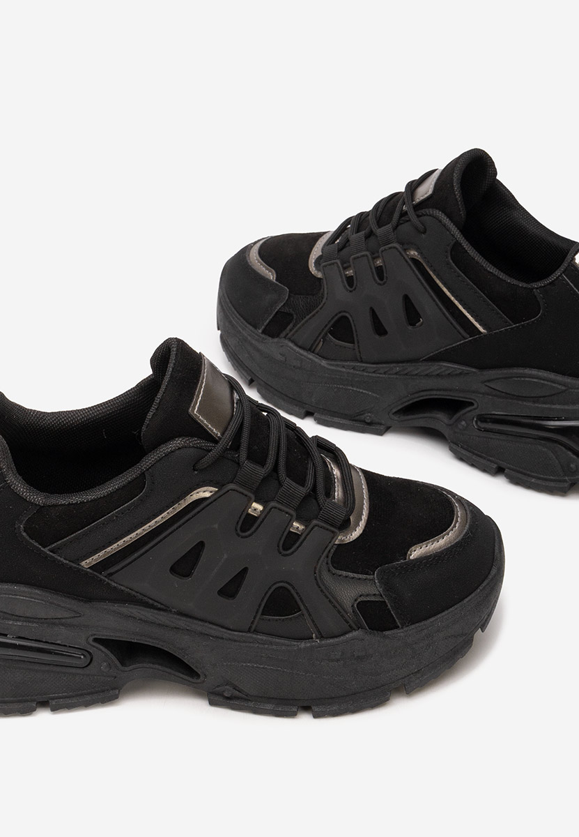 Czarne sneakersy na koturnie Alverisa