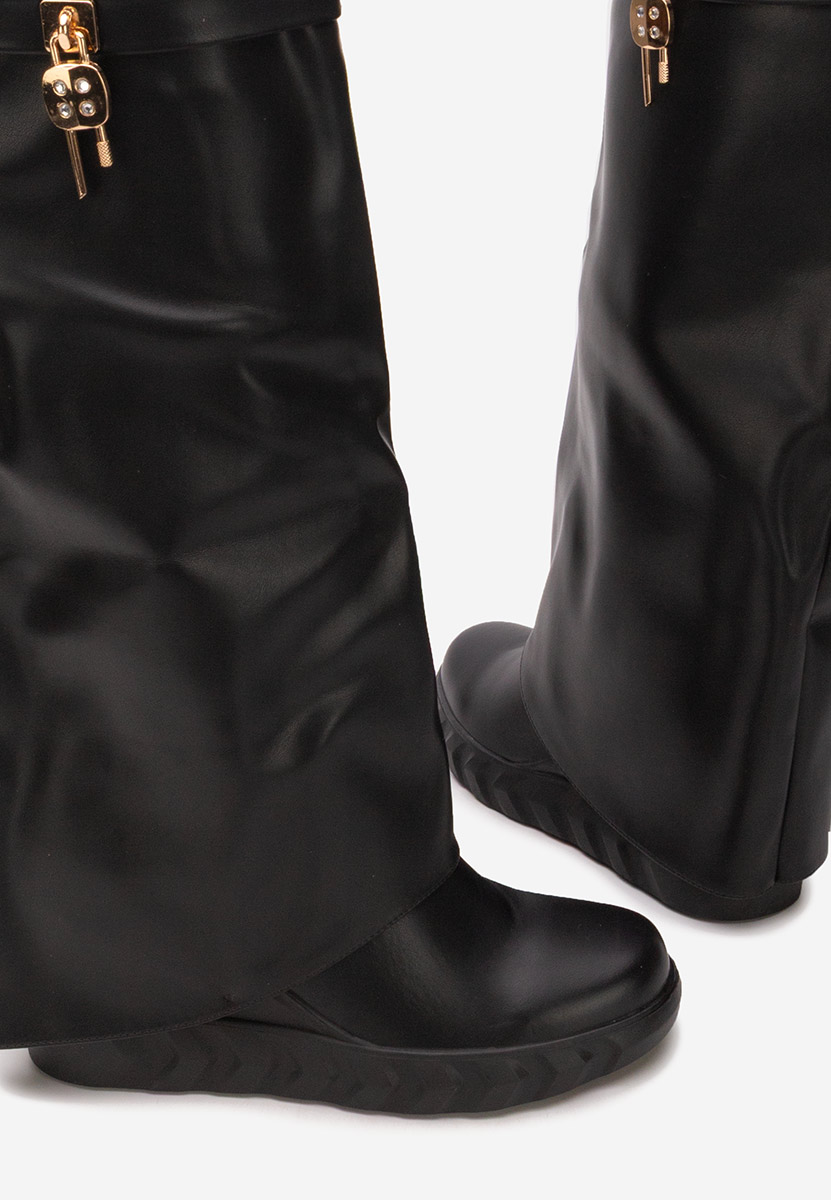 Czarne kozaki na koturnie Ipira