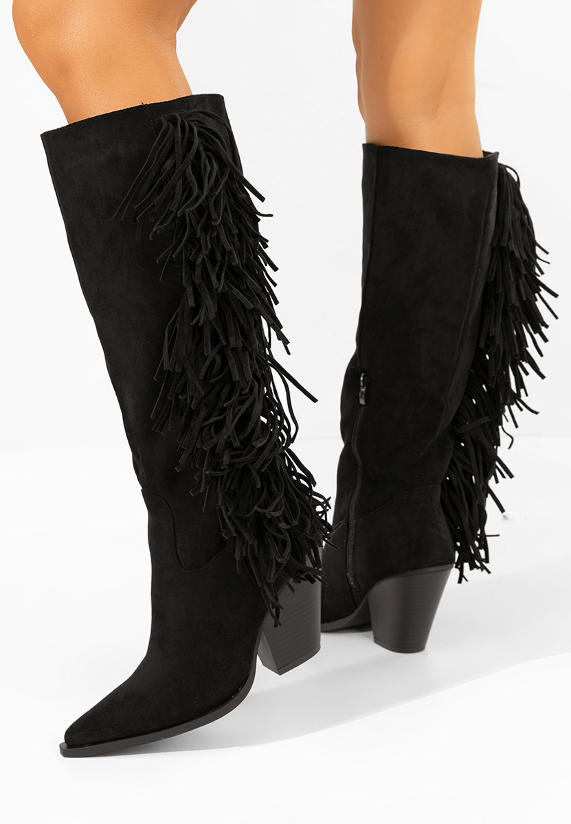 Czarne kozaki na słupku Brania