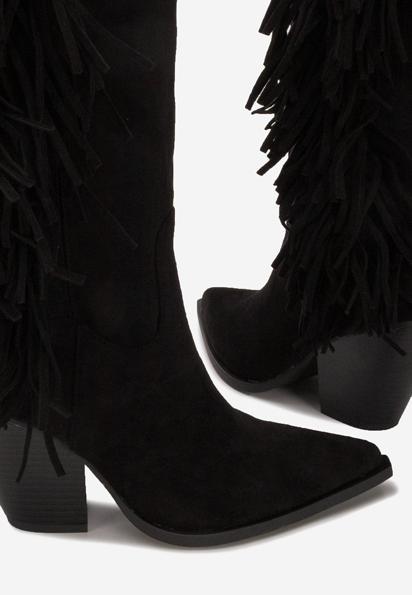 Czarne kozaki na słupku Brania