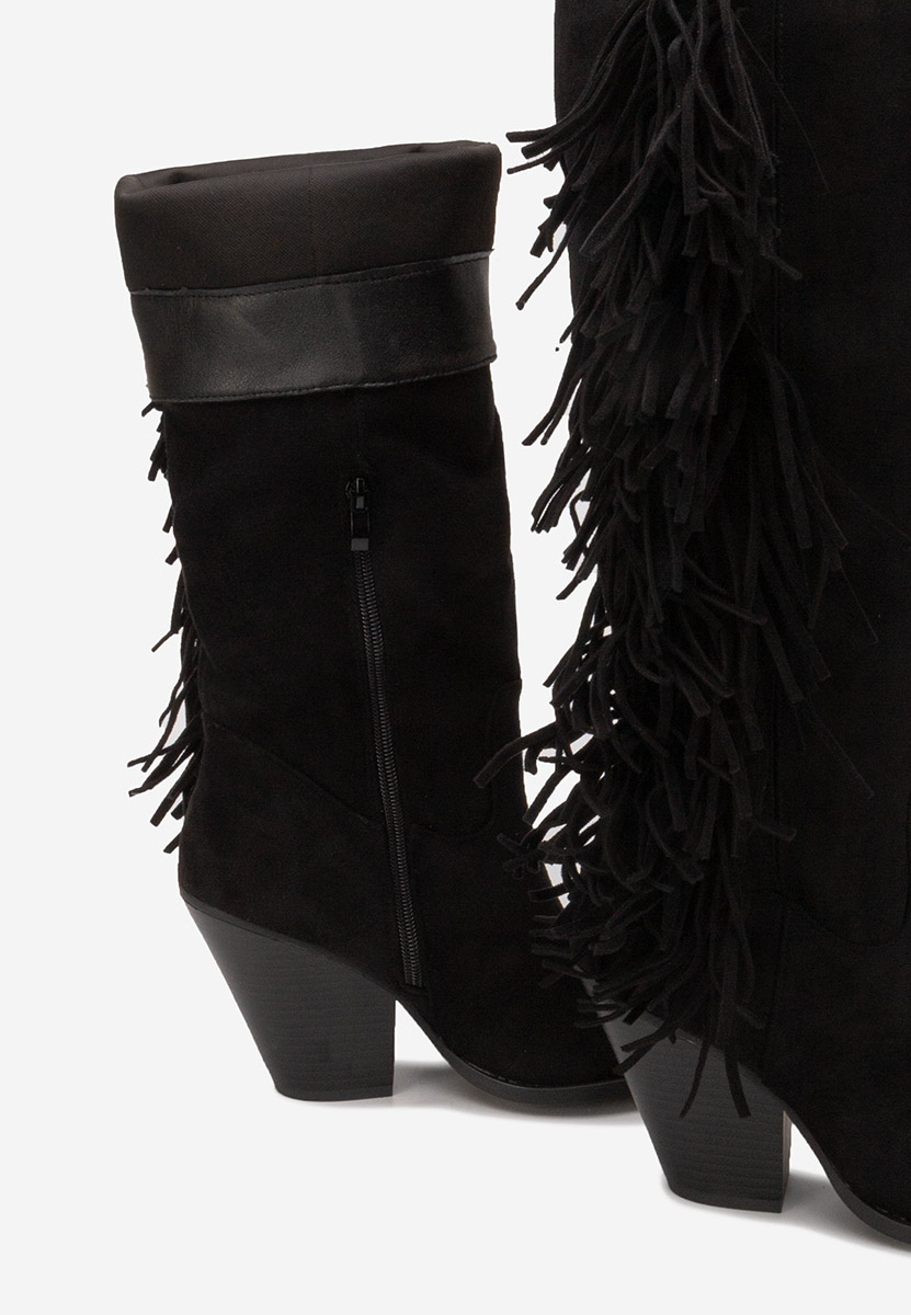 Czarne kozaki na słupku Brania