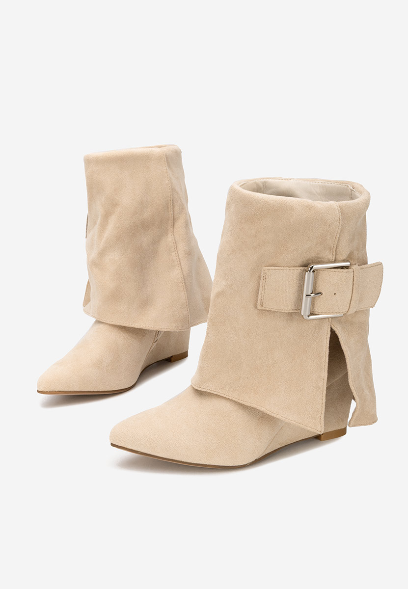 Beżowe botki na koturnie Irinea