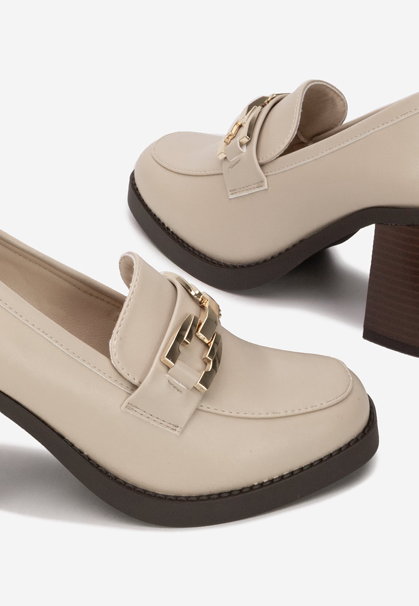 Beżowe mokasyny na słupku Zienna