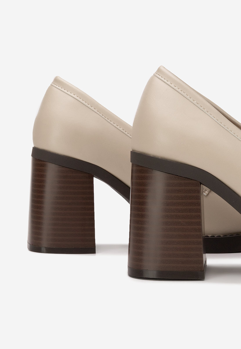 Beżowe mokasyny na słupku Zienna