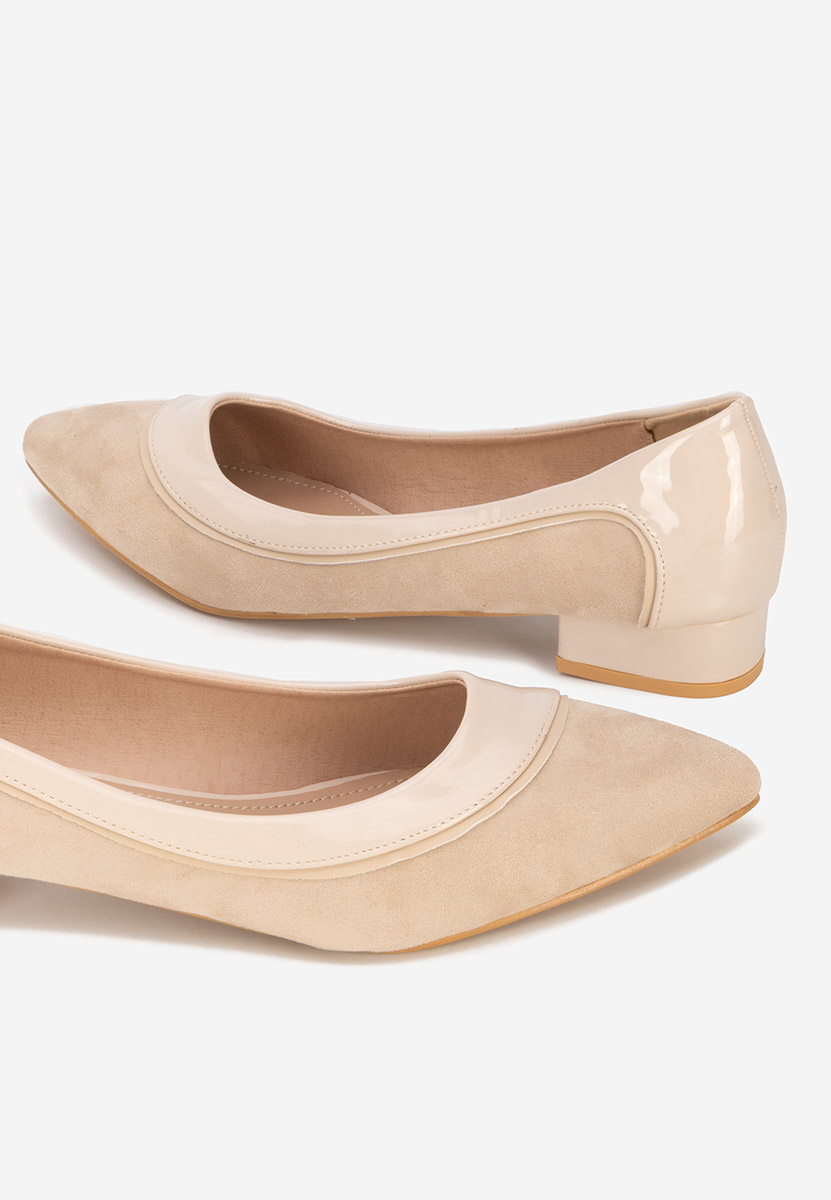 Beżowe czółenka na niskim obcasie Casildia