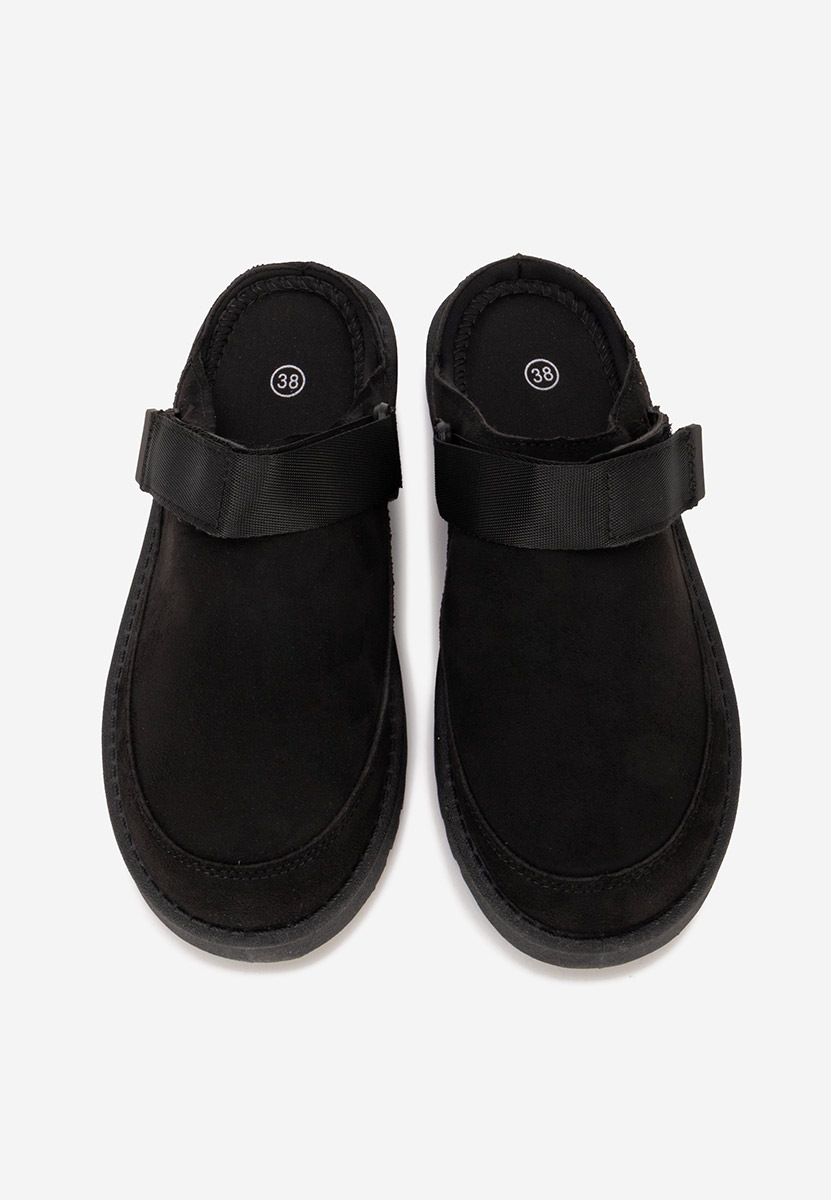 Czarne drewniaki Simiona