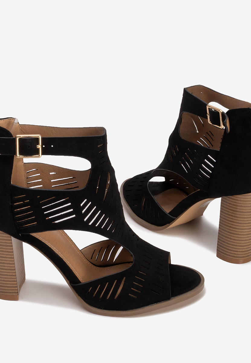 Czarne sandały na słupku Cassey